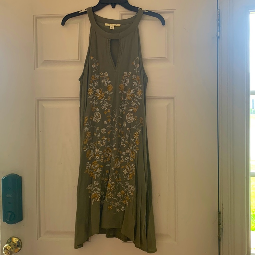 Woman’s dress size S.